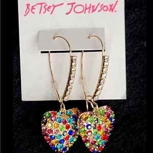 💙 Betsey Johnson stunning drop dangle heart earrings 💙